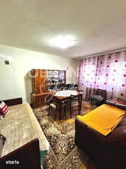 Apartament cu 3 camere în Cetate