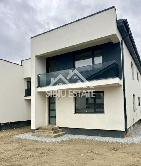 Casă individuală cu 3 camere cu Canalizare în Arhitecților - Calea Cisnădiei