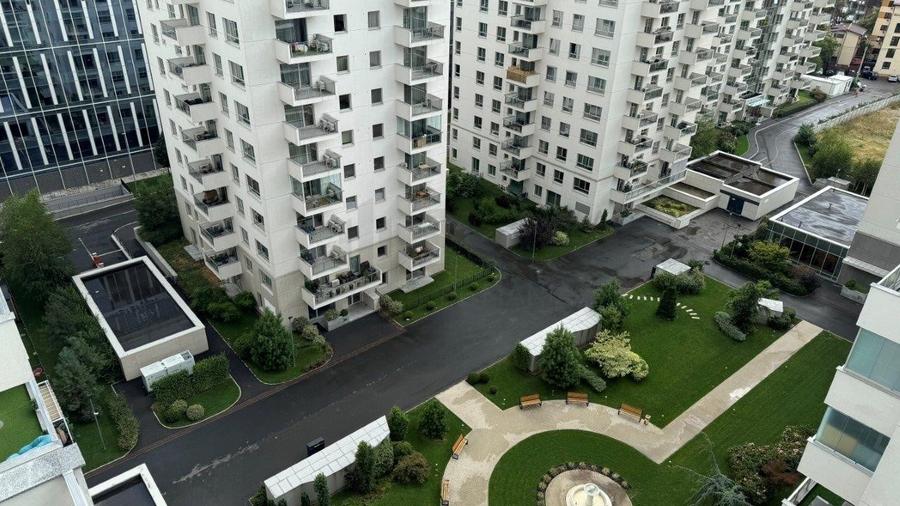 Apartament cu 2 camere semidecomandat, mobilat în 1 Mai