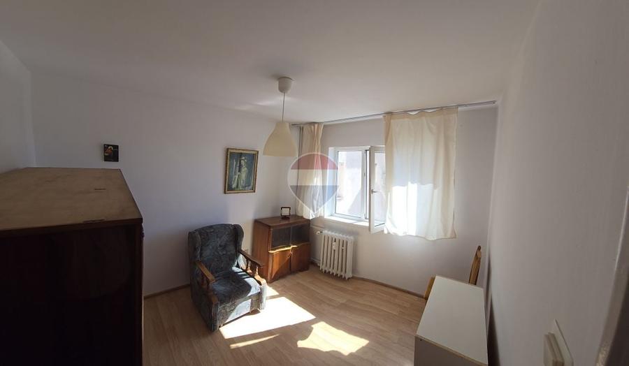 Apartament cu 3 camere decomandat, mobilat în Republicii