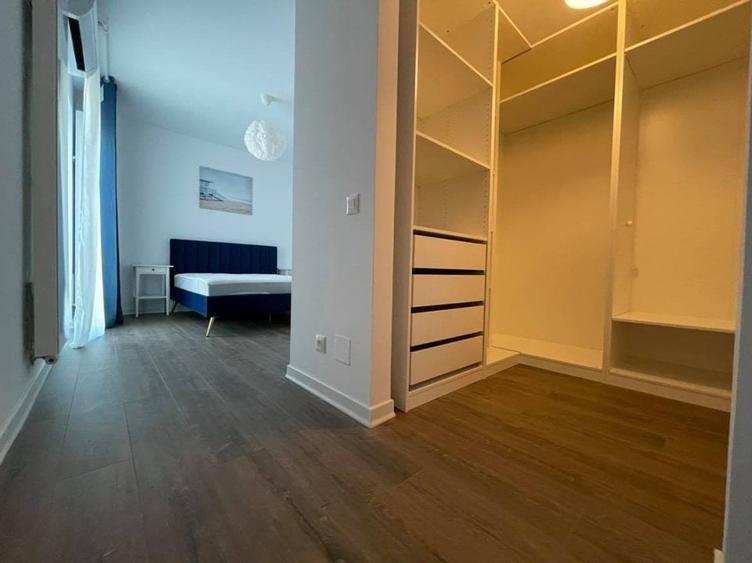 Apartament cu 3 camere semidecomandat în Aviației