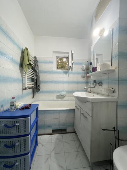 Apartament cu 3 camere, 72mp utili, etaj 2, decomandat - zona Lunei - 10