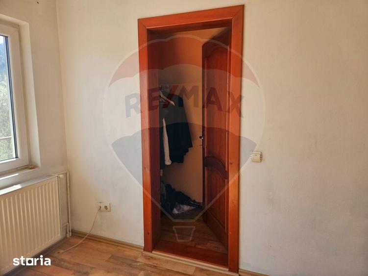 Casă cu 5 camere cu Teren 359 Mp în Central