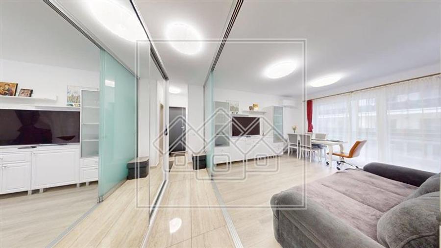 Apartament cu 3 camere decomandat în Piața Cluj