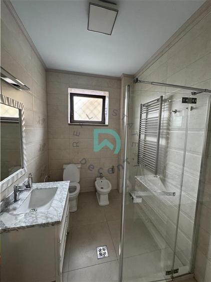Apartament cu 2 camere semidecomandat, mobilat în Central