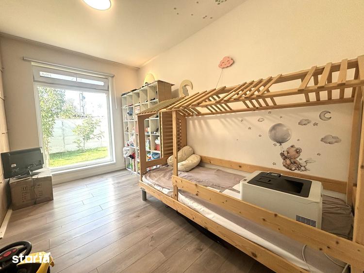 Casă cu 8 camere cu Teren 744 Mp în Nojorid