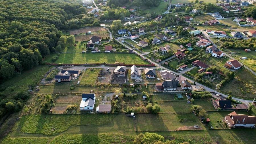 Casă cu 3 camere cu Teren 566 Mp în Corunca