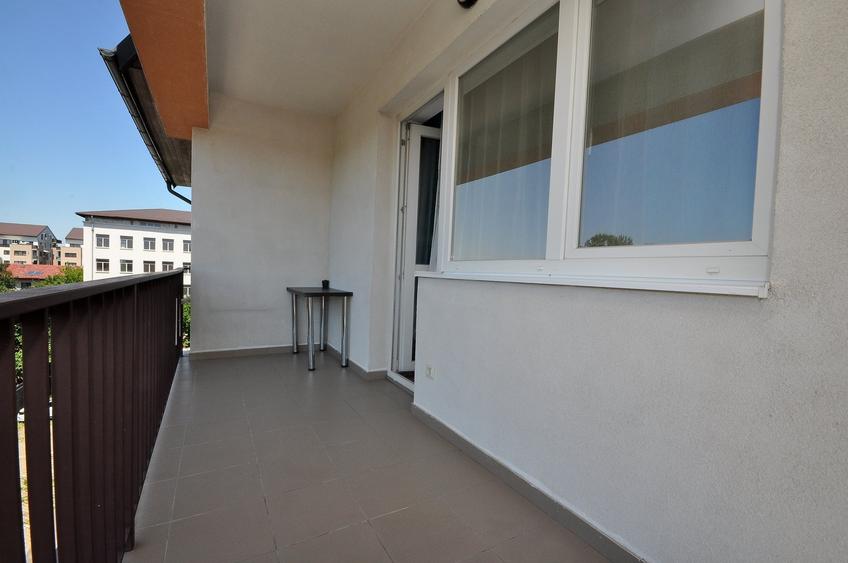 Apartament cu 3 camere decomandat în Drumul Taberei