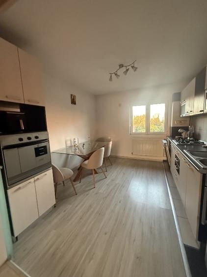 Apartament cu 3 camere, mobilat în Baba Novac
