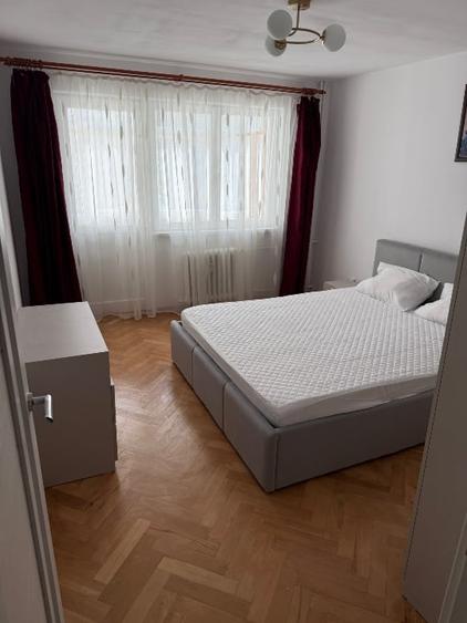 Apartament cu 3 camere decomandat în Valea Rosie