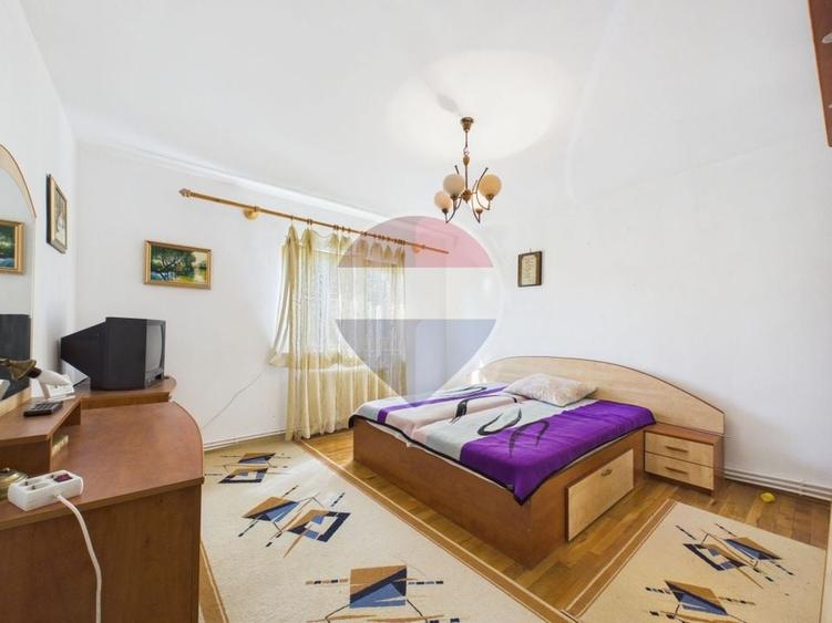 Casă individuală cu 6 camere cu Teren 2208.6398925781 Mp în Breaza de Jos
