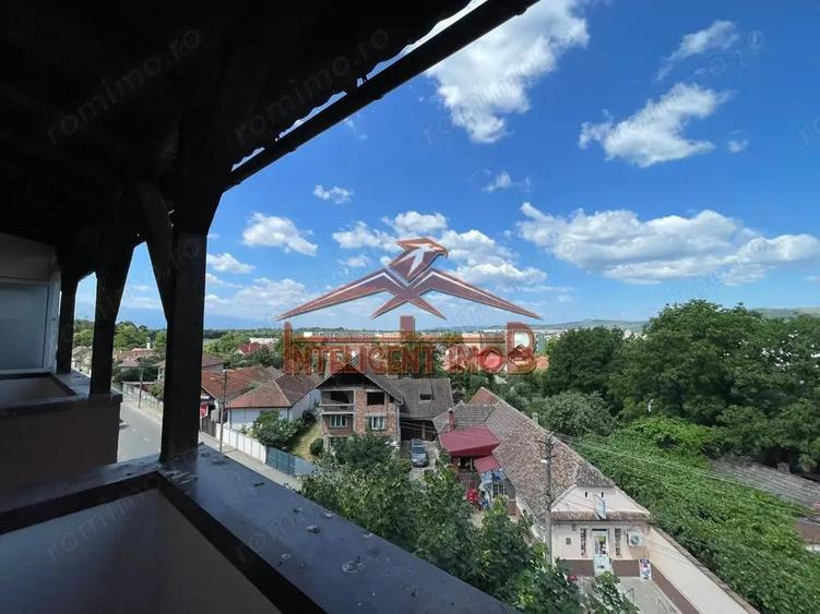 Apartament cu 3 camere semidecomandat în Făgăraș
