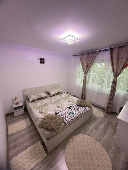 Apartament cu 3 camere decomandat în Drumul Taberei