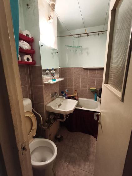 Apartament cu 4 camere decomandat în Micro 14