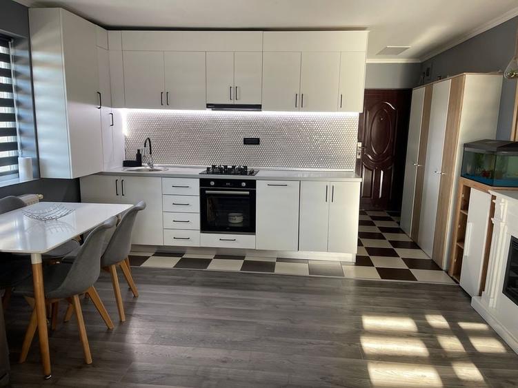 Apartament cu 3 camere în Decebal