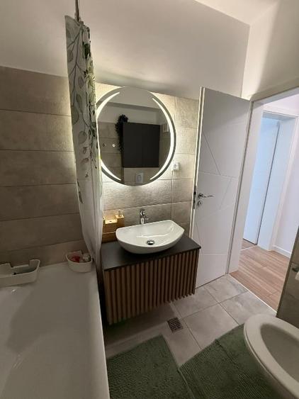 Apartament cu 3 camere semidecomandat, mobilat în Berceni