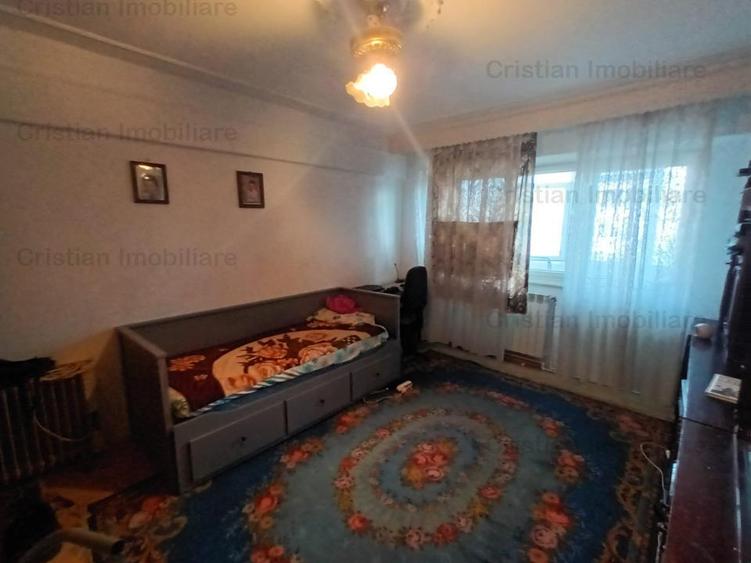 Apartament cu 3 camere decomandat în Apollo
