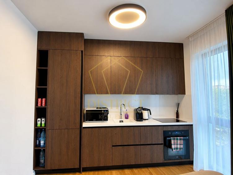 Apartament cu 3 camere decomandat, mobilat în Central