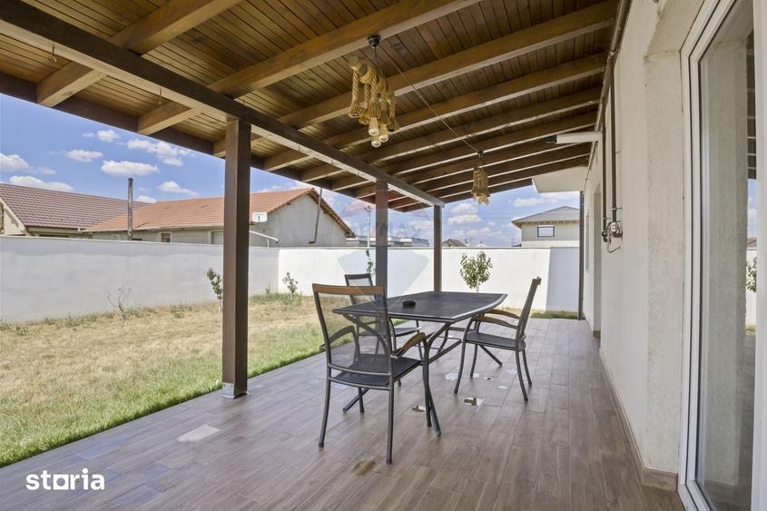 Casă cu 8 camere cu Teren 491 Mp în Central