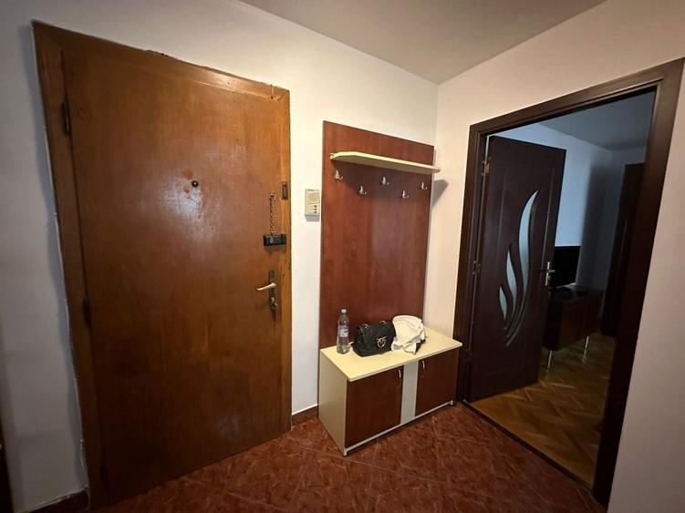 Apartament cu 2 camere decomandat, mobilat în Bucovina