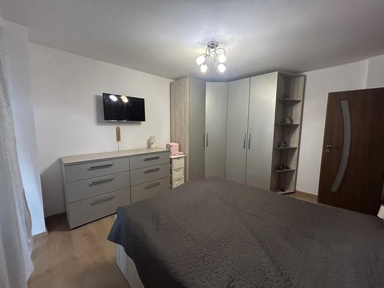 Apartament cu 2 camere semidecomandat, mobilat în Tomis Nord