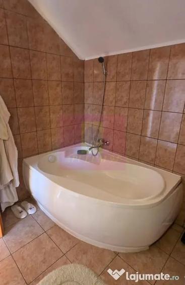 Casă cu 4 camere cu Teren 355 Mp în Central