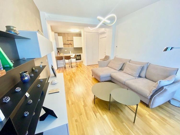 Apartament cu 3 camere decomandat, mobilat în Calea Victoriei