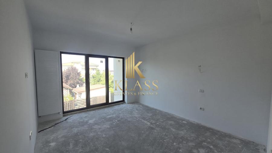 Apartament cu 4 camere decomandat în Odăi