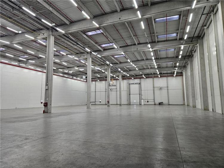Spațiu industrial, de 3,200 mp, în Est