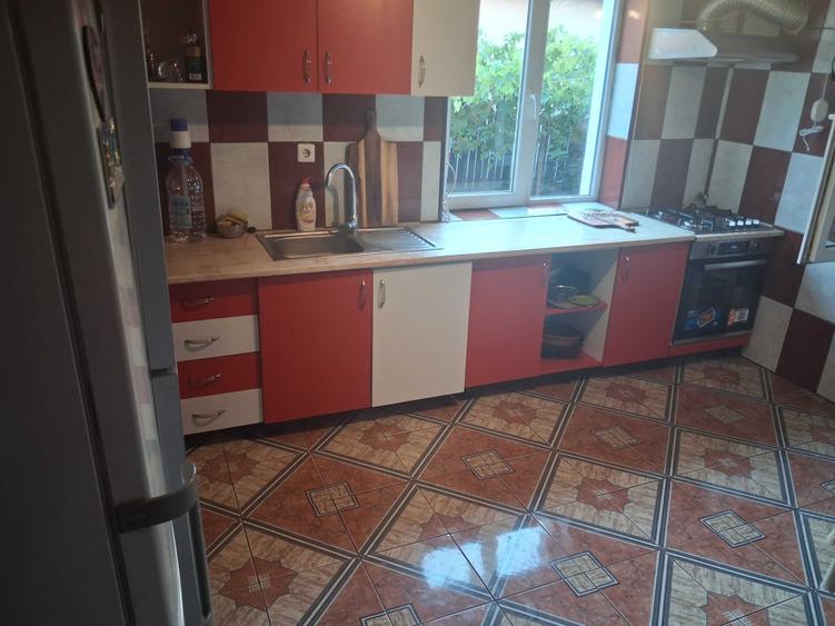 Casă cu 4 camere cu Teren 1000 Mp în Central