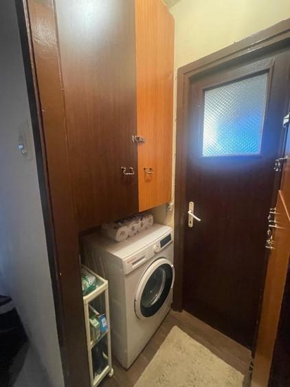 Apartament cu 3 camere semidecomandat, mobilat în Valea Rosie