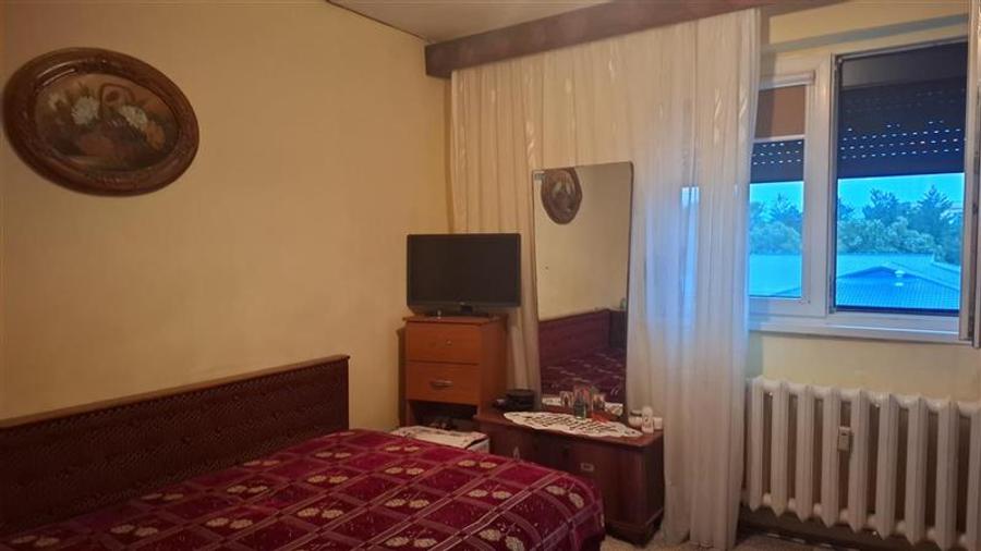 Apartament cu 3 camere decomandat în Sud