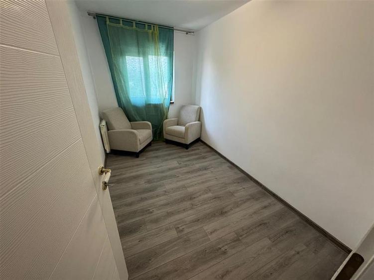 Apartament cu 3 camere decomandat, mobilat în Central