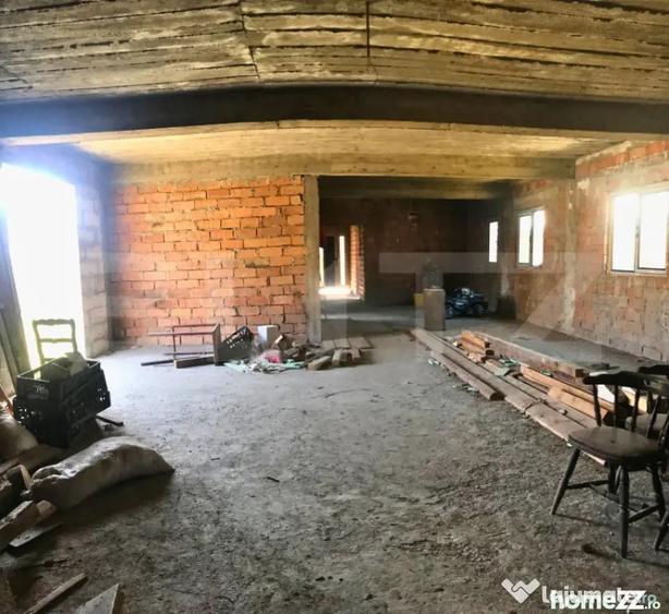 Casă cu 2 camere cu Teren 3050 Mp în Bezdead