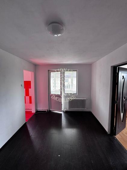 Apartament cu 2 camere semidecomandat, mobilat în Decebal
