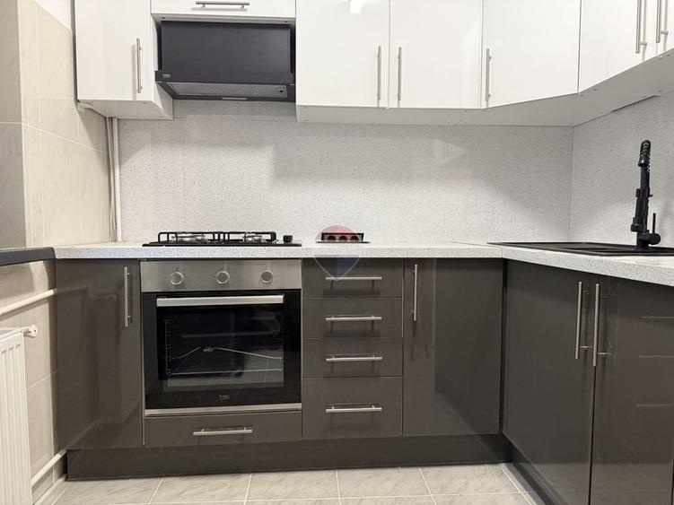 Apartament cu 3 camere decomandat, mobilat în Apusului
