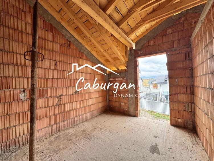 Duplex cu 4 camere cu Canalizare în Exterior Vest
