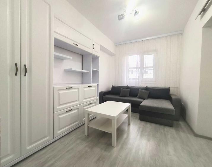 Apartament cu 3 camere semidecomandat, mobilat în Central