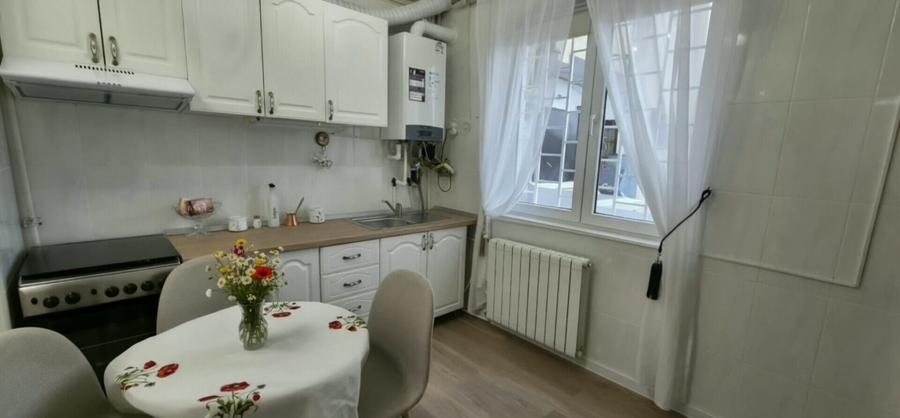 Apartament cu 2 camere semidecomandat, mobilat în Parcul Carol