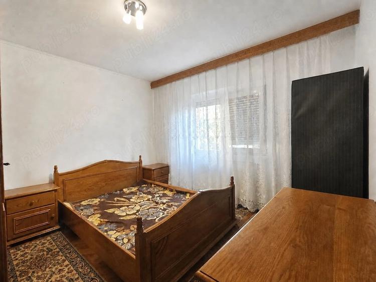 Apartament cu 3 camere decomandat în Girocului