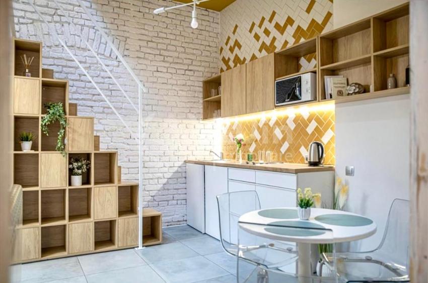 Apartament cu 2 camere semidecomandat, mobilat în Central — fotografia 1