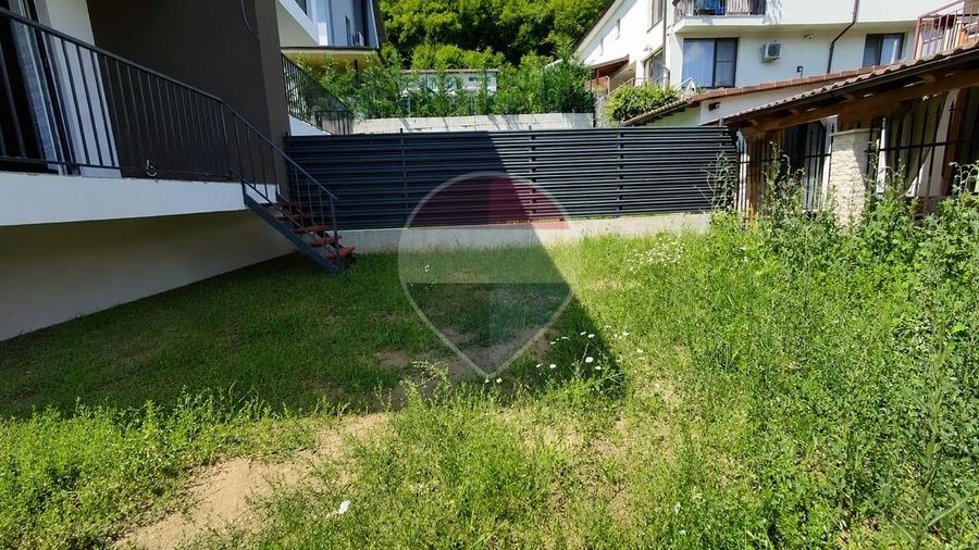 Casă cu 7 camere cu Teren 250 Mp în Florești