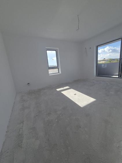 Apartament cu 3 camere decomandat în Theodor Pallady