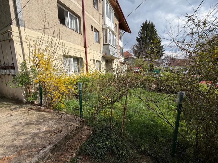 Apartament cu 2 camere decomandat, mobilat în Central