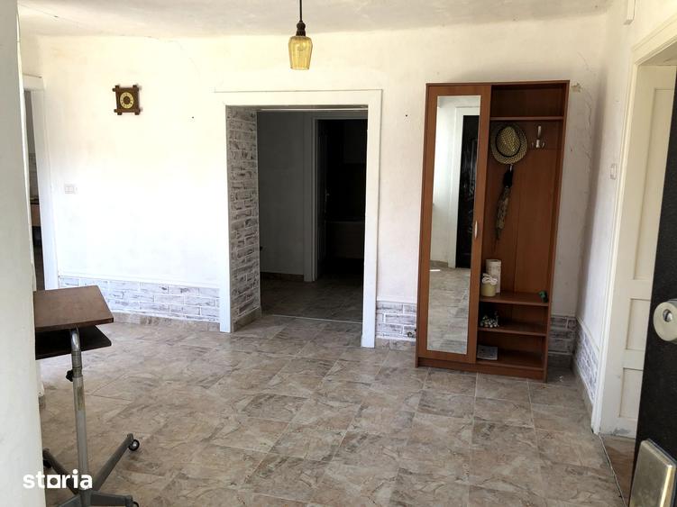 Casă cu 3 camere cu Teren 1438 Mp în Central