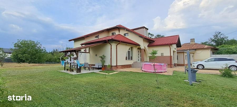 Casă cu 6 camere cu Teren 1400 Mp în Florești