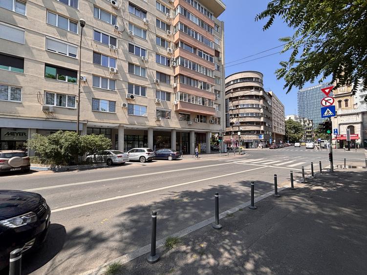 Spațiu comercial, de 9.6000003814697 mp, în Sala Palatului