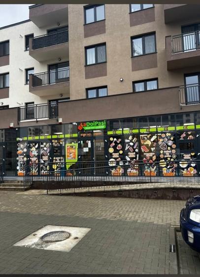 Apartament cu 3 camere decomandat în Tractorul
