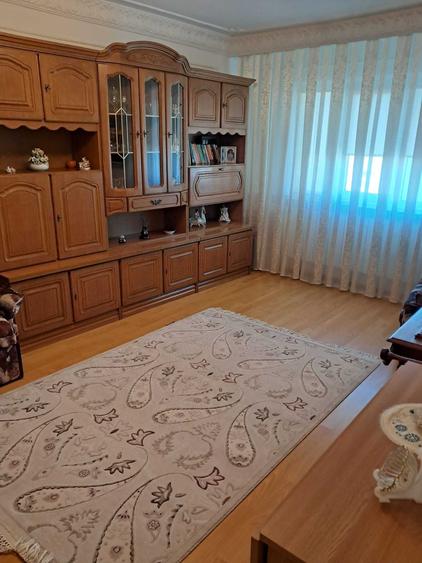 Apartament cu 3 camere decomandat în Vest
