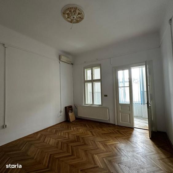 Apartament cu 4 camere decomandat, mobilat în Central